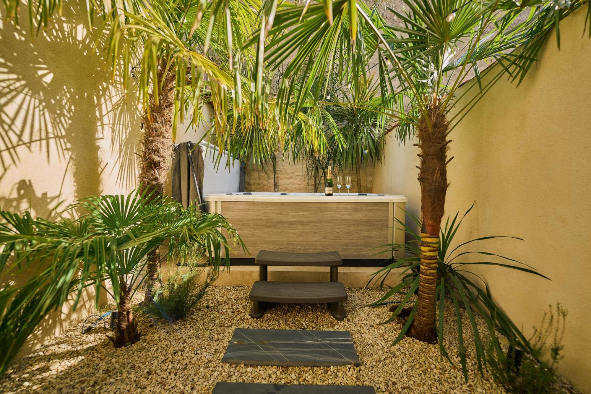 Suite Atypique - Jacuzzi Privatif En Centre Ville De Коньяк Экстерьер фото